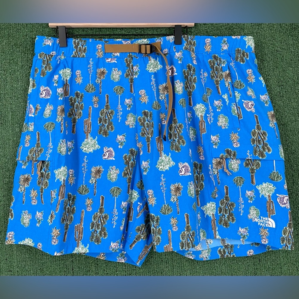The North Face Brown Tag Class V Belted Cargo Shorts Blue Cactus Print Men’s 2XL